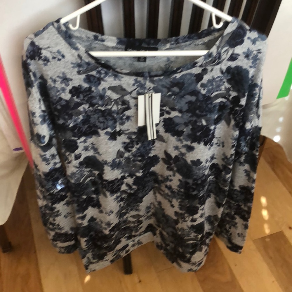 NWT Mason & Mackenzie long sleeve floral sweater